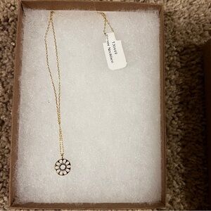 NEW Gold Flower Pendant Necklace